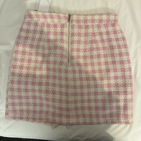 Walter Baker Pink and White Tweed Skirt Set with Gold Buttons - Picture 2 of 5